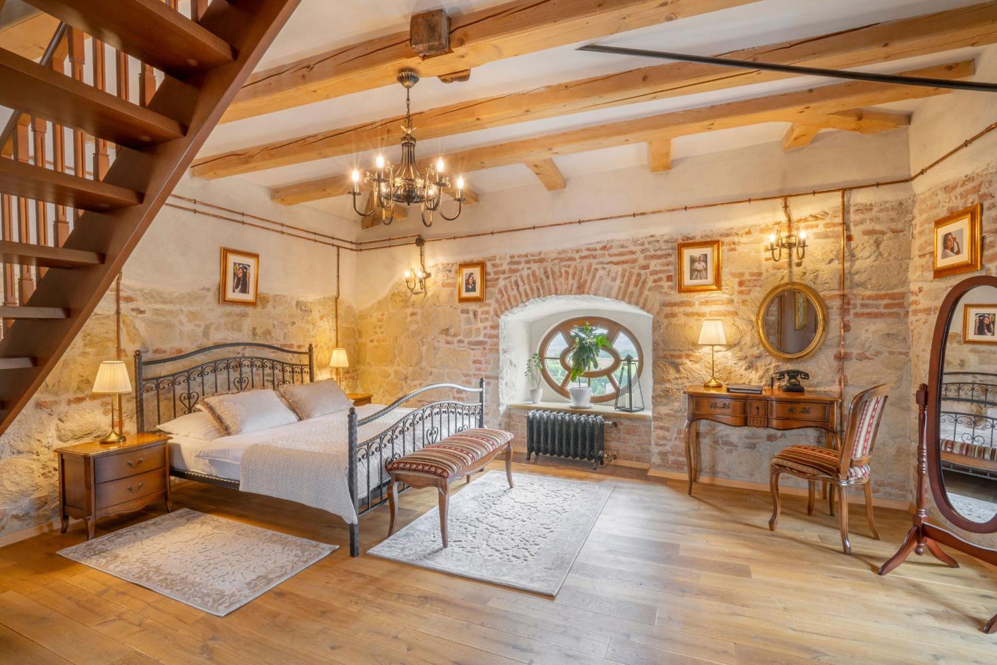 Galicia Nueva, Castle Hotel Lučenec 外观 照片