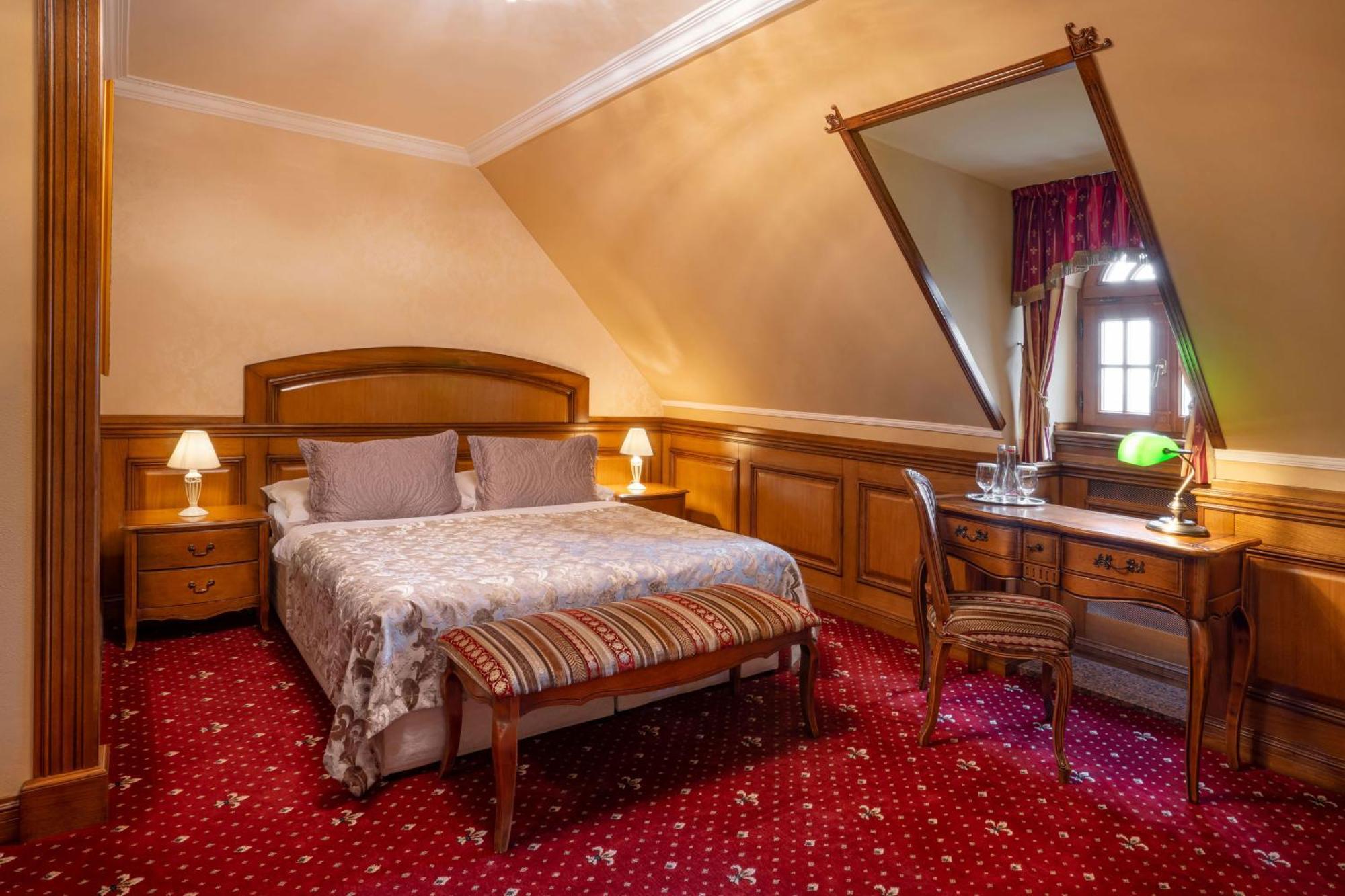 Galicia Nueva, Castle Hotel Lučenec 外观 照片