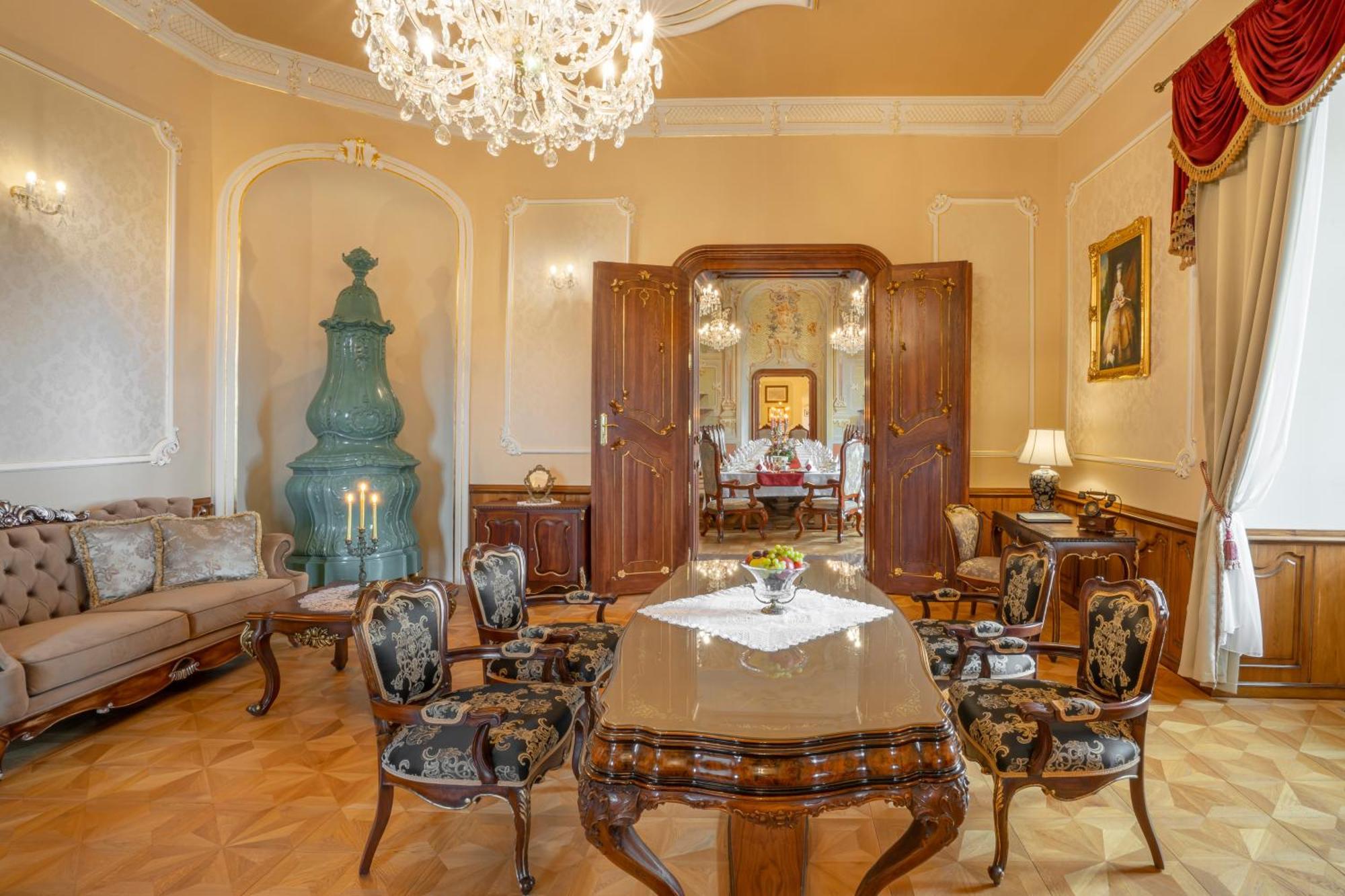 Galicia Nueva, Castle Hotel Lučenec 外观 照片